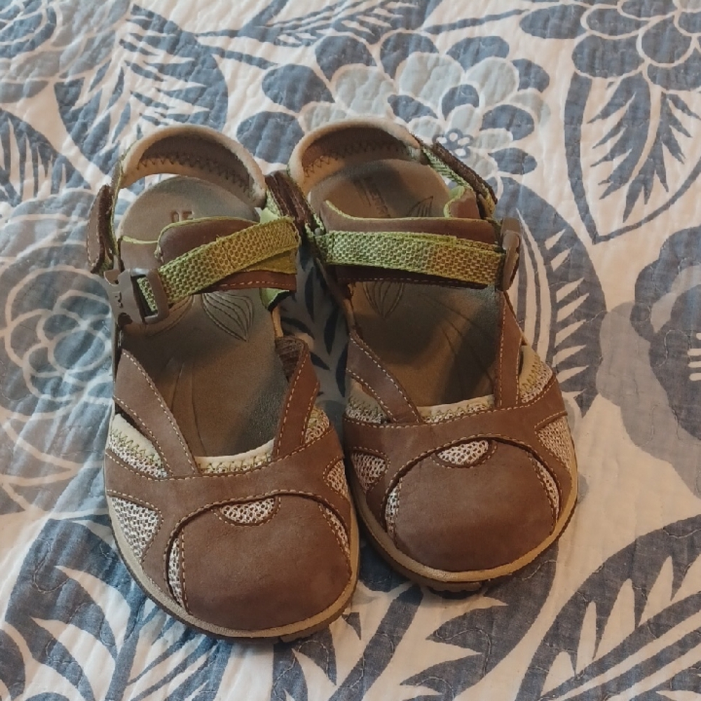 Merrell Brown and Green Otter Sandals with Buckle Womens Size 5 Air Cushion Sole